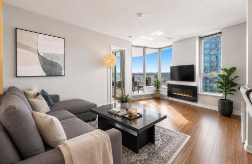 Crosstown Apartment | Prime 2BR Vancouver Stay beside Stadium-Chinatown Station
