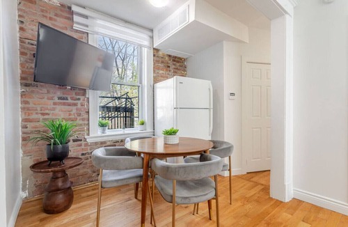 Shaughnessy Village Apartment | Prime location | Lovely 3BR downtown MTL