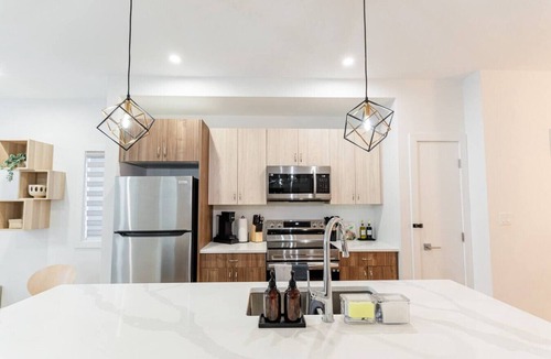 St. James House | Prime Location | Near Airport & Shopping Malls