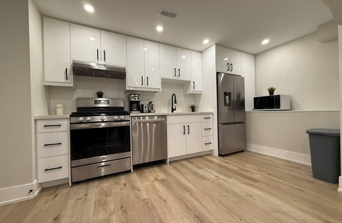 Beaconsfield Village House | Prime Queen West 1BR Getaway