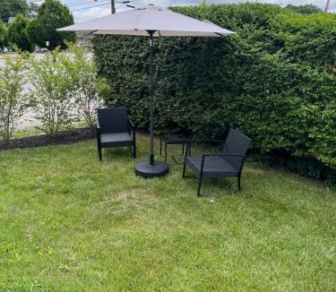 Northwest Harwinton Apartment | Pristine Walkable Downtown 2BR Apartment
