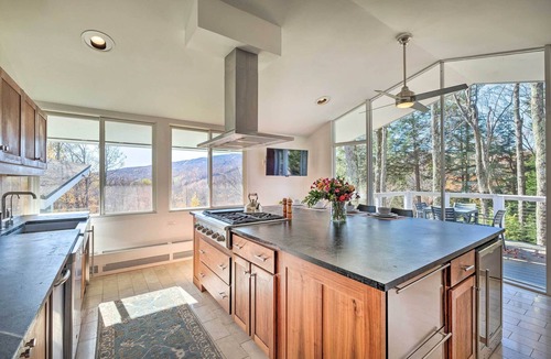 West Dover Cottage | Pristine West Dover Home w/Deck & Mountain Views!