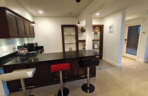 Surrey Apartment | Private 1100 sq ft King Suite 4 Min to East Beach Sleeps 4