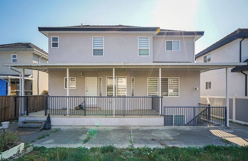 Surrey Newton Apartment | Private 1BR near KPU, SMH, Transit, shops including wifi/parking/workspace!