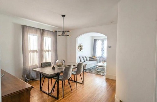 Walkerville Apartment | Private 2BR Main Floor Suite Near Border, Casino & UWwin Hospital