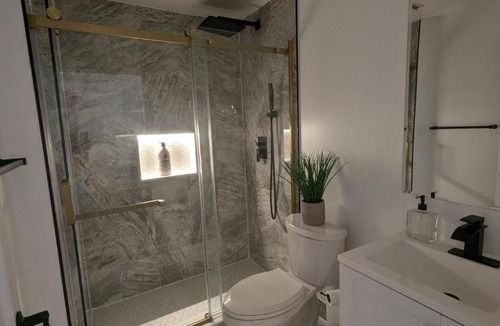 Walkerville Apartment | Private 2BR Main Floor Suite Near Border, Casino & UWwin Hospital