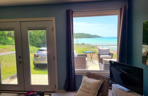 Port Albert House | Private Beach, Lakefront Escape in Port Albert.