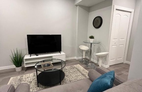 Southwest Calgary House | Private Chic Modern Suite with Kitchen near Spruce Meadows and LRT