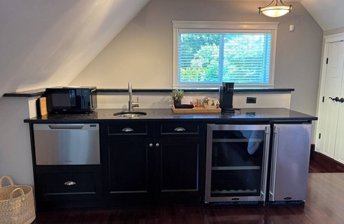 Crescent Beach Apartment | Private Coach House in Ocean Park with beautiful beaches & transit to Vancouver.