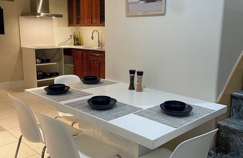 Fraserview House | Private, Cozy 2 Bedrooms in Basement Suite