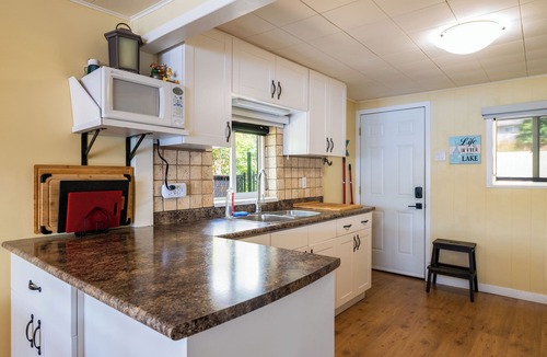 Celista Cottage | Private Dock, Kayaks, SUPs, Lakefront Views