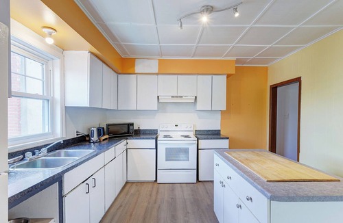 LaSalle House | Private Ensuite Room with Large Balcony in Montréal close St. Lawrence River
