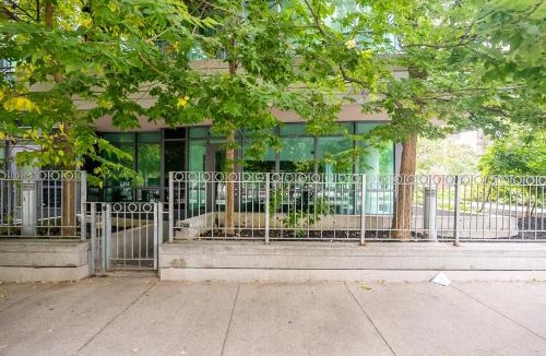 Fort York Apartment | Private Entrance 2 Bedroom Condo Downtown Toronto