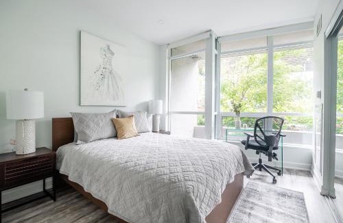 Fort York Apartment | Private Entrance 2 Bedroom Condo Downtown Toronto