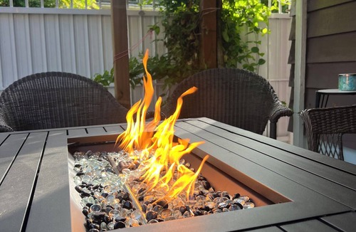 Burnaby House | Private Getaway in South Burnaby, with parking and near transit to Vancouver