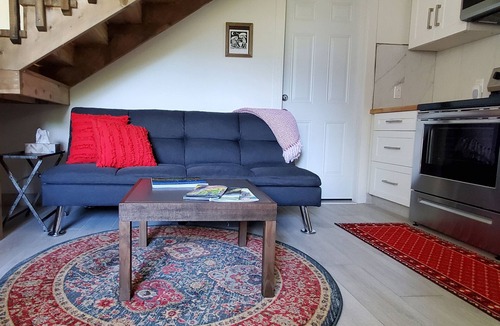 Kaslo House | Private guest house in central location.