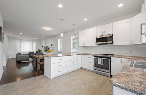 Jasper Place House | Private Home|AC|Deck|BBQ|Fenced Yard|Close WEM
