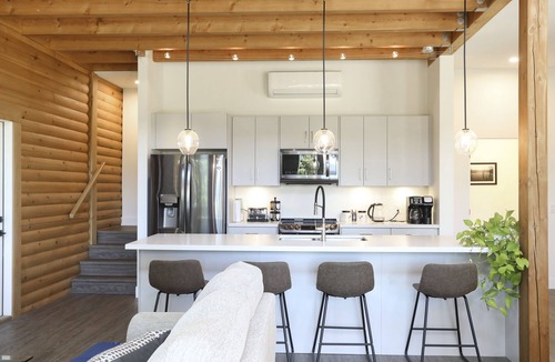 Central Okanagan Cabin | Private hot tub cabin near Big White sleeps 12