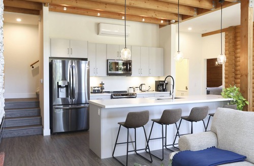 Central Okanagan Cabin | Private hot tub cabin near Big White sleeps 12