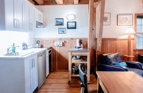 Ucluelet Cabin | Private Hot Tub! Oceanfront Cabin With Views! ⎮ Surf Grass