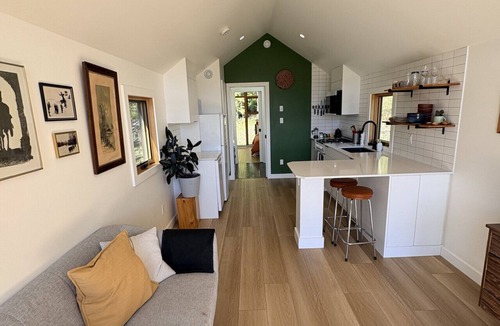 Rossland House | Private Modern Cabin | Views for Days | Trails to Town