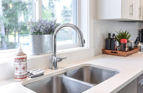 Courtenay House | Private Modern Carriage by Seal Bay Trails