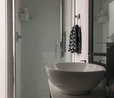 South Newton House | Private modern room with separate entrance