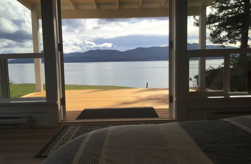 Brew Bay Apartment | Private, Relaxing Ocean Front Cottage.