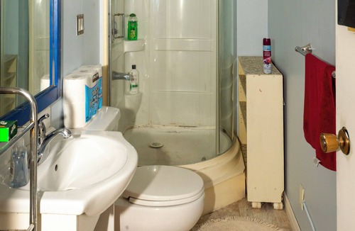 Abbotsford House | Private Retreat Entire Suite - B&B- J1