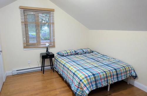 Vancouver South House | Private Room in Guest House, Near the New Oakridge Mall & Transit - Near Langara 49th Station