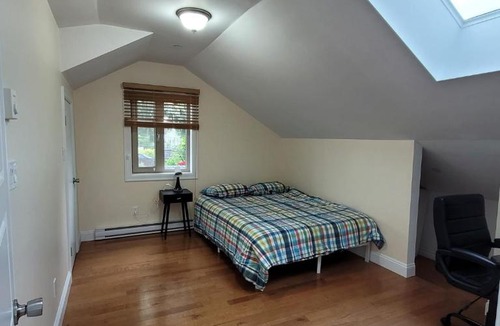 Vancouver South House | Private Room in Guest House, Near the New Oakridge Mall & Transit - Near Langara 49th Station