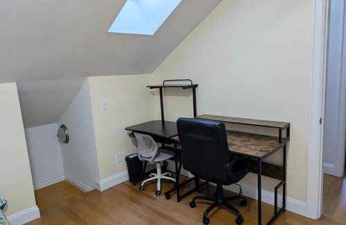 Vancouver South House | Private Room in Guest House, Near the New Oakridge Mall & Transit - Near Langara 49th Station