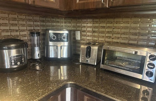Hurontario House | Private Room Near SQ 1 Self Check-in 2 min to Transit
