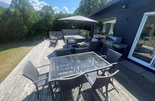 Oliver House | Private Sandy Beach Waterfront Wine Country