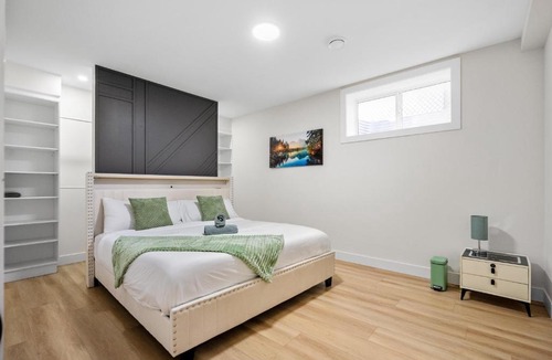 Symons Valley Apartment | Private Sherwood Suite by Park