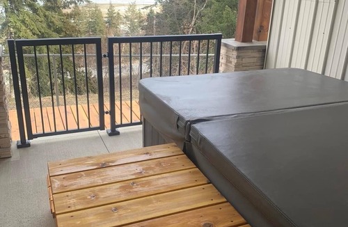 Tappen House | Private Shuswap Lake View Deluxe 2 Bedroom Fully Set-up Suite. With Hot Tub.