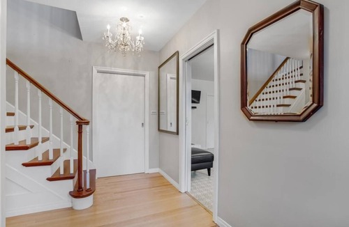 Kerrisdale House | Private Stay Close To Airport & Downtown