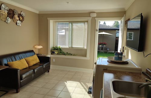 Killarney Apartment | Private Suite with King Bed. Ground Level