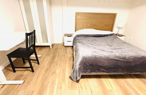 Dunbar House | Private Suite With Spacious Yard