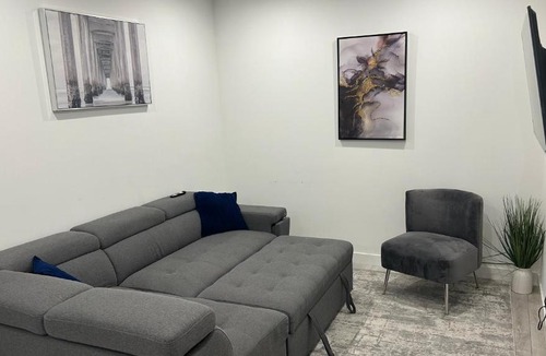 Southwest Calgary House | Private Very Spacious 2 bed 1-Bedroom basement Suite SW Calgary