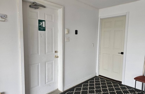 Dartmouth House | Quad-k Suite, A Cozy and private guest suite in Portland Estate.