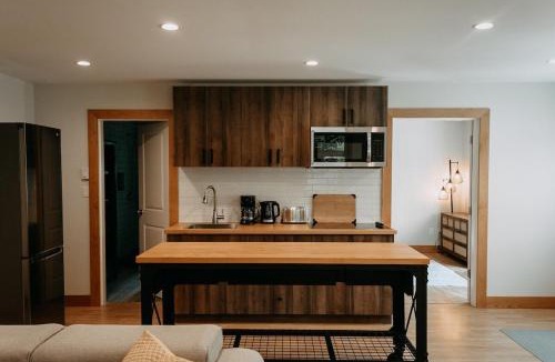 Quathiaski Cove Apartment | Quadra Island Mist