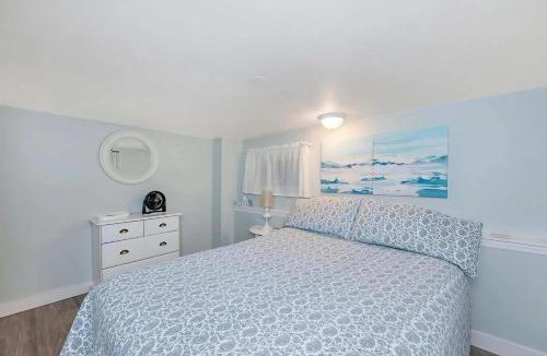 Saanich West House | Quaint 1 bedroom lower suite in Victoria, BC