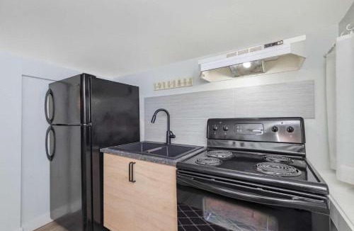 Saanich West House | Quaint 1 bedroom lower suite in Victoria, BC