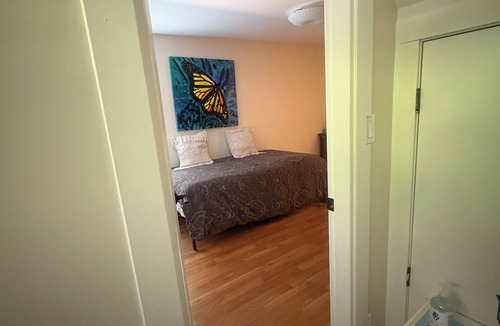 Gordon Head House | Quaint and quiet retreat close to beach