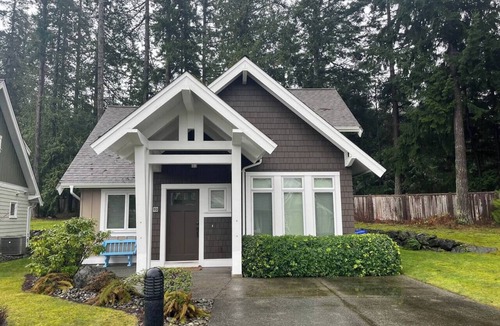 Regional District of Nanaimo House | Qualicum Family Cottage - 3bd/2 bath