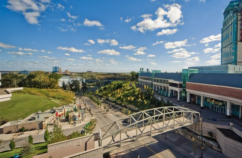 Fallsview Hotel | Quality Hotel Fallsview Cascade