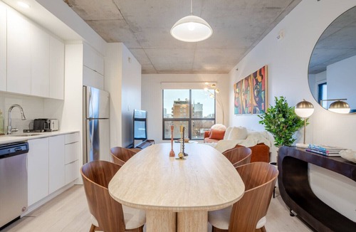 Quartier des Spectacles Apartment | Quartier Luxe Stay | Parking, Gym & Pool