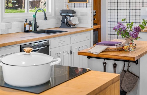 Hampstead House | Queenstown Lakefront Cutie Cottage