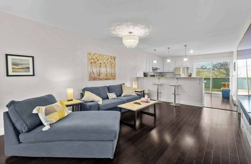 Downtown St. John's House | Quidi Vidi King 3 Doubles Parking Office